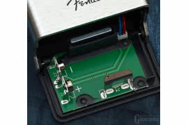 Magnetyczna klapka baterii to już znak firmowy nowej serii stompboxów Fendera.