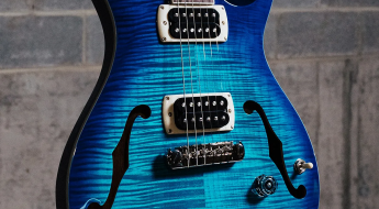 PRS stawia na hybrydowe brzmienia - debiutuje SE Hollowbody I Piezo