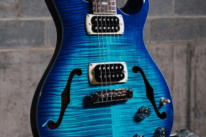 PRS stawia na hybrydowe brzmienia - debiutuje SE Hollowbody I Piezo