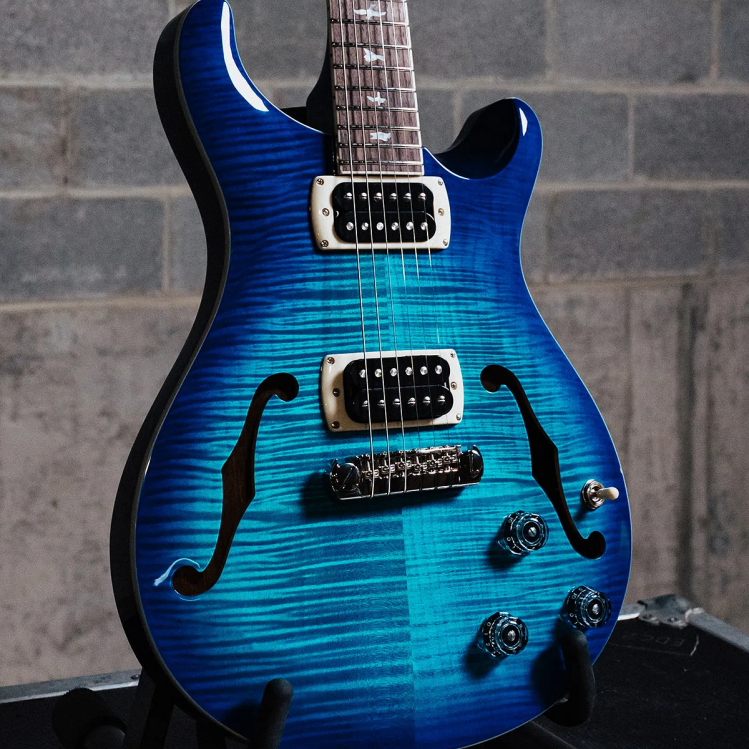 PRS stawia na hybrydowe brzmienia - debiutuje SE Hollowbody I Piezo