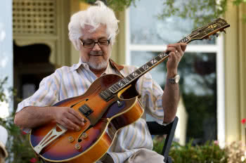 Zmarł ojciec chrzestny fusion, Larry Coryell