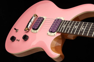 PRS SE Rock Lady Limited Edition – gitara z anime trafia do rzeczywistego świata