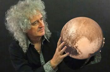 Nowy singiel Briana Maya dla NASA