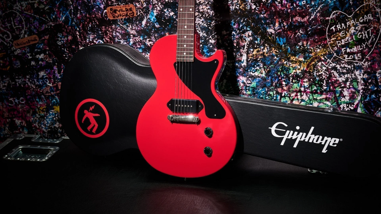 Billie Joe Armstrong i nowy Epiphone Les Paul Junior - punkowa
