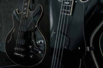 Schecter Corsair Bass - nowy bas typu semi hollow