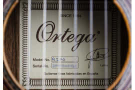 Ortega R200 należy do serii Traditional i przeznaczona jest dla poszukujących wysokiej klasy instrumentu z prawdziwie hiszpańskim rodowodem.