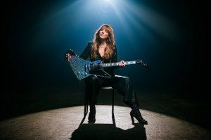 Epiphone prezentuje Lzzy Hale Explorer Custom – nowy sygnowany model gitarzystki Halestorm