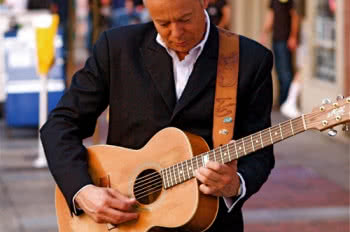 Tommy Emmanuel zagra na zakończenie festiwalu Gitara 2012