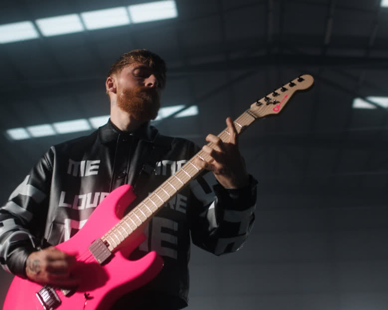 Charvel Sean Long Signature w Neon Pink — dla metalowców z charakterem