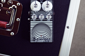 EarthQuaker Devices Stereo Easy Listening – więcej możliwości, dwa kanały