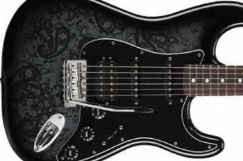 Fender przedstawił kolejną odsłonę Stratocastera Black Paisley 