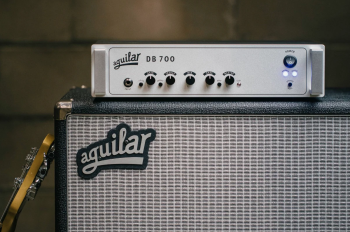 Aguilar DB 700 — lampowy przedwzmacniacz, 700 W mocy i obsługa IR