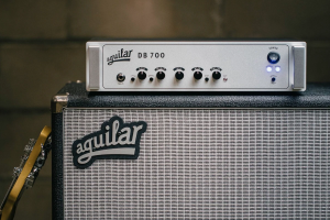 Aguilar DB 700 — lampowy przedwzmacniacz, 700 W mocy i obsługa IR