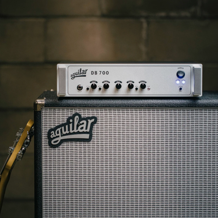 Aguilar DB 700 — lampowy przedwzmacniacz, 700 W mocy i obsługa IR