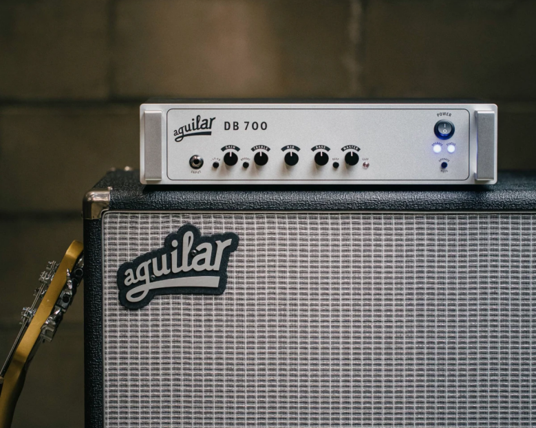 Aguilar DB 700 — lampowy przedwzmacniacz, 700 W mocy i obsługa IR