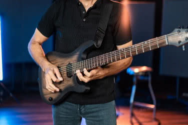 Cort KX500 Baritone – sześć strun do niskich strojów
