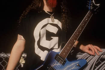 Projektant gitary Dimebaga pozywa Dean Guitars