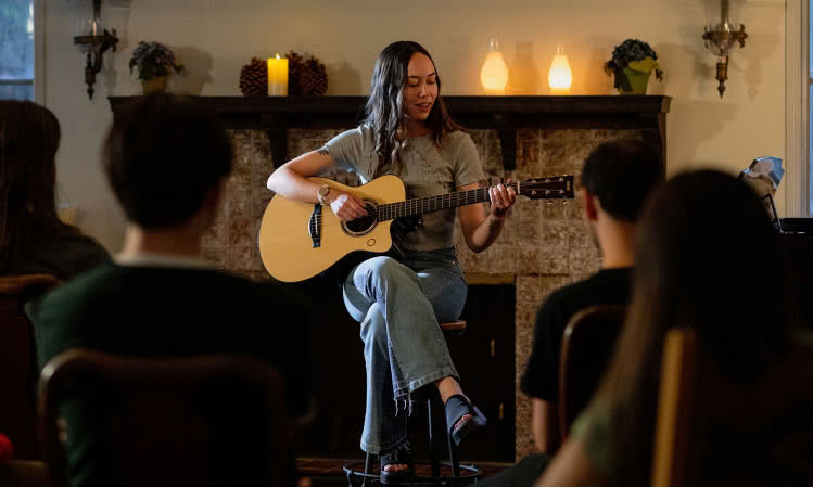 Yamaha TAS3 C - gitara akustyczna z serii TransAcoustic