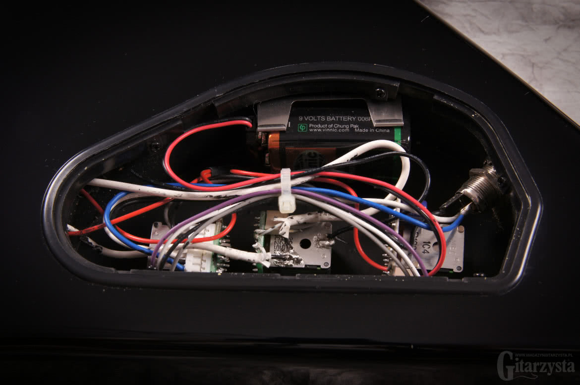 Aktywne przetworniki EMG X wymagają stałego zasilania baterią 9 V.