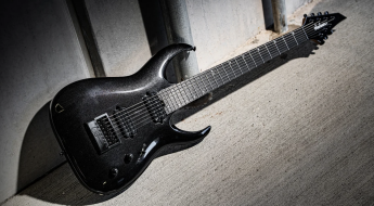 Jackson prezentuje nową sygnaturę Mishy Mansoor – Juggernaut ET7