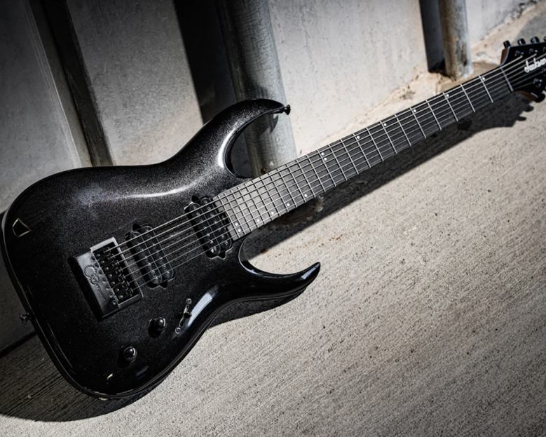 Jackson prezentuje nową sygnaturę Mishy Mansoor – Juggernaut ET7