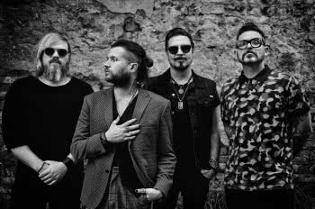 Rival Sons prezentuje teledysk "Sugar On The Bone"