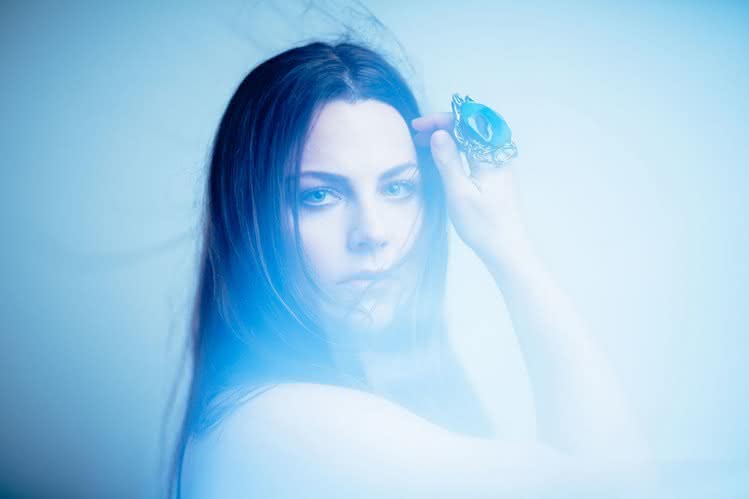 Tysiące róż dla Amy Lee. Akcja na koncercie Evanescence