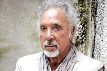 Tom Jones wystąpi w Warszawie