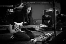 Nowy Ibanez APEX30 gitarzysty Korn