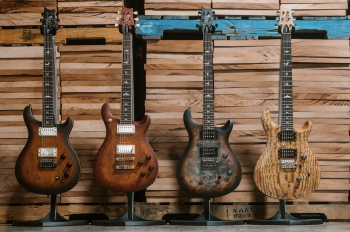 Paul Reed Smith 2025 – sześć gitar SE w trzech głównych liniach: Custom 24/08, Custom 24 Burled Ash i McCarty