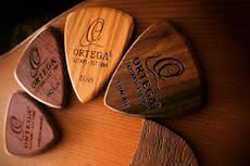 Drewniane kostki do gry Ortega Guitars