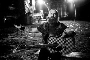 Nowy Fender Tim Armstrong Hellcat FSR w wersji Checkerboard