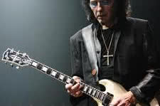 Tony Iommi walczy