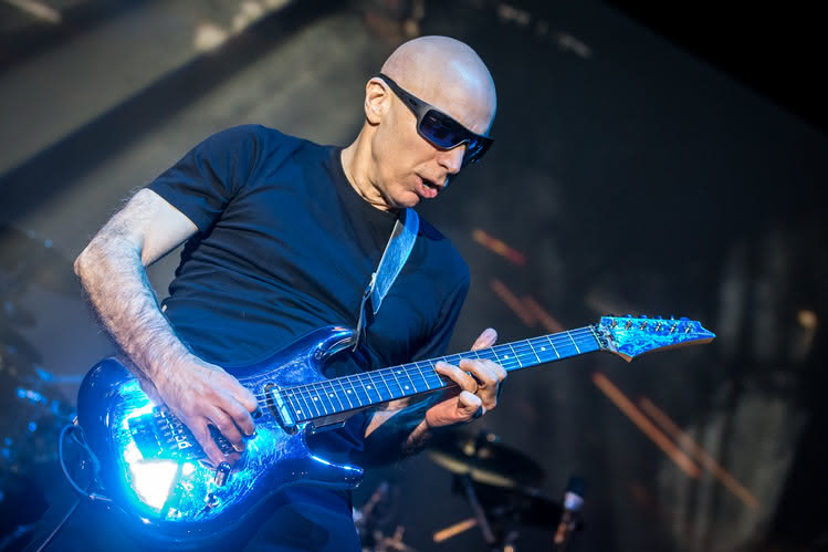 Joe Satriani zapowiada box "Beyond The Supernova"