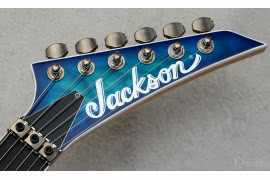 Na ostro zakończonej główce Jacksona ozdobionej dużym, białym logiem marki przykręcono w jednym rzędzie płynnie działające, zamknięte klucze Jacksona.