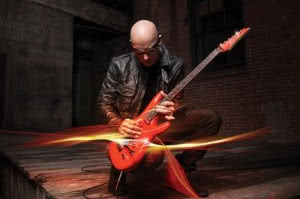 Zobacz nowe video Joe Satrianiego