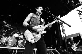 Trivium - zobacz nowe video do "Dead And Gone"