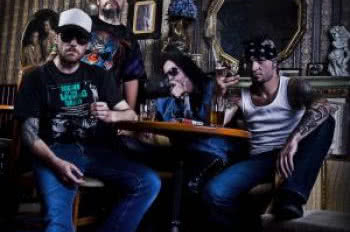 Los Pierdols i The Sixpounder przed Acid Drinkers w Stodole