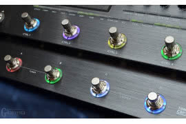 GE 300 pozwala na dowolną zmianę kolorów podświetlenia przełączników nożnych dla każdego presetu.
