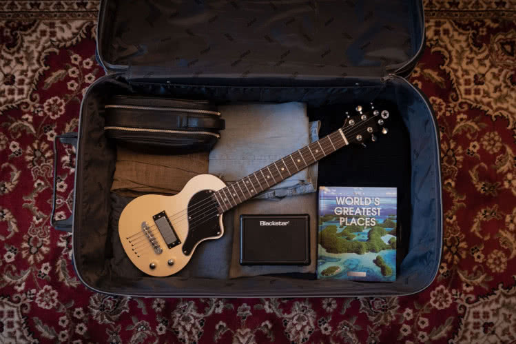 Pierwsza gitara Blackstar - Carry-On Travel Guitar