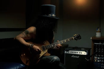 Slash w nowym filmie Ernie Ball "Unspoken Expression"