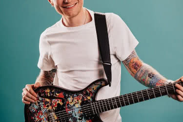 Limitowana edycja PRS SE Cosmic Splash: Ed Sheeran łączy gitarę z malarstwem