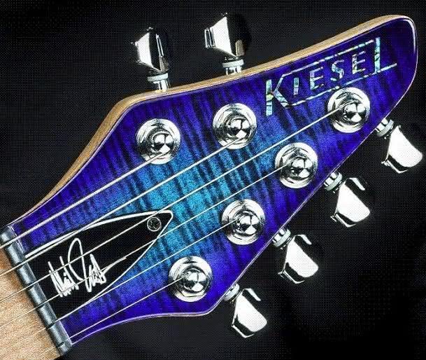 Logo Kiesel na gitarach Carvina