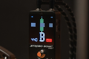 Strojenie bez kompromisów – Fender przedstawia tuner Strobo-Sonic Pro