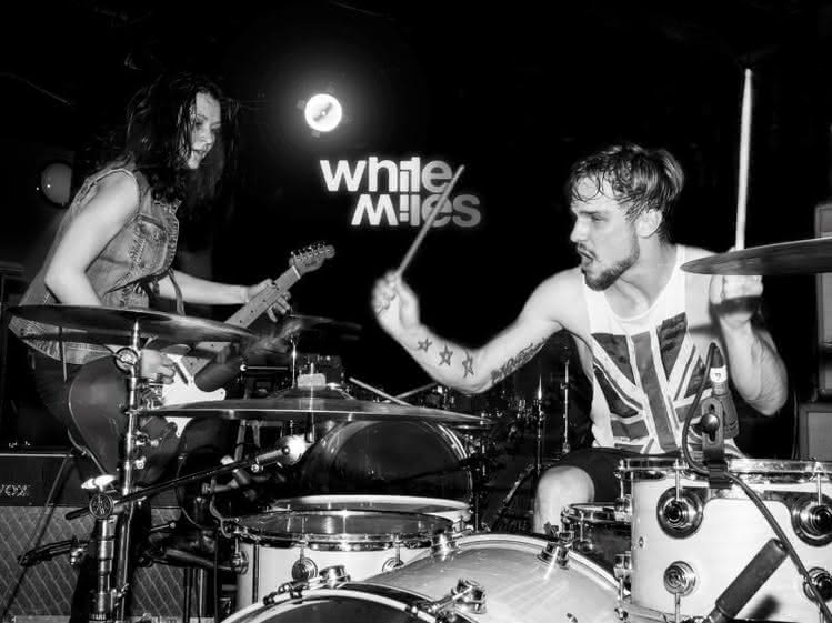 White Miles supportem Eagles Of Death Metal
