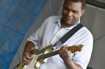 Rawa Blues Festival - Robert Cray zaprasza a internauci głosują