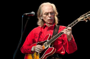 Steve Howe opuszcza Asia