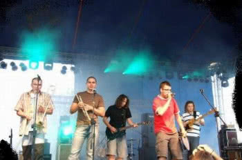Koncert lemurów na DachOOFka Festival