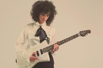 Music Man prezentuje nowe modele St. Vincent