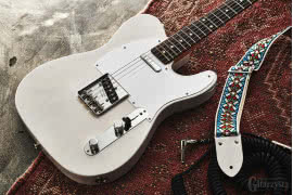 Fender Jimmy Page Mirror Telecaster bez lusterek prezentuje się jak klasyczny, vintage’owy Telecaster.